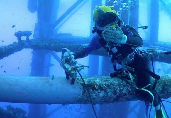 水下施工电弧-氧切割的操作方法有几点？